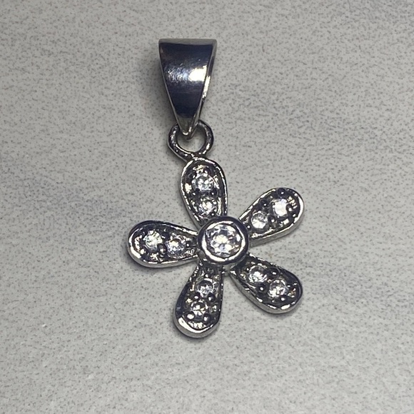 Jewelry - Sterling Silver CZ Flower Power Pendant 90's Y2K